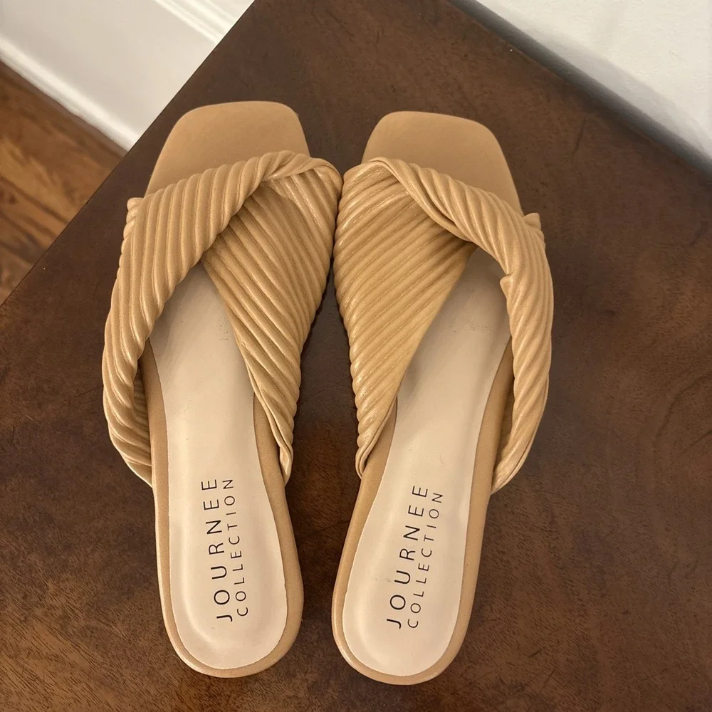 Journee Collection Women's‎ Emalynn Tan Faux Leather Slide Sandals Size 7.5